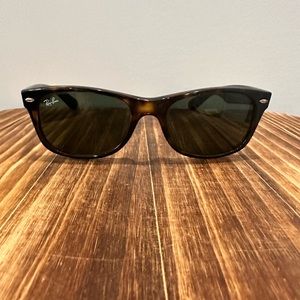 Ray-Ban Wayfarer Sunglasses tortoise shell